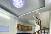 Cho thuê nhà nguyên căn ngõ 1395 ngay Quận ủy Hoàng Mai, 5 tầng, 33m2, 4 ngủ, 13.5 triệu